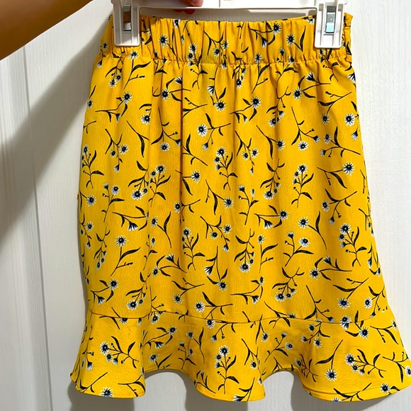 H&M, size 0. Only worn once, like new! - Picture 2 of 2